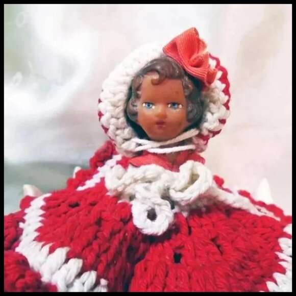 Vintage Half Doll Vanity Box / Powder Jar / Trinket Box / Dresser Jar - Picture 2 of 11